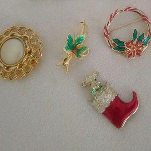 4 Vintage brooches